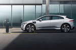 Jaguar I-Pace: ora la ricarica è più veloce Jaguar I-Pace: ora la ricarica è più veloce - Vai alla galleria