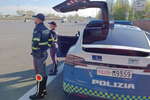 La Polizia di Stato arruola la Tesla Model X La Polizia di Stato arruola la Tesla Model X - Vai alla galleria