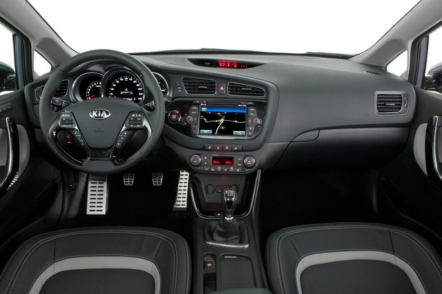 kia_ceed_04_2012_14.jpg?itok=HfWhsDqv