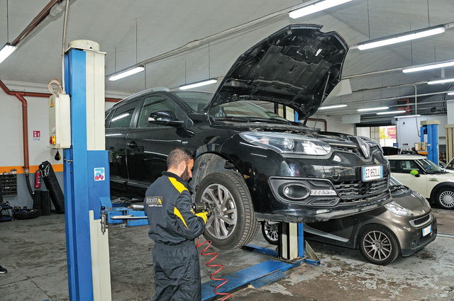 manutenzione auto meccanico officina 06