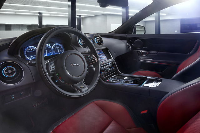 Jaguar XJR