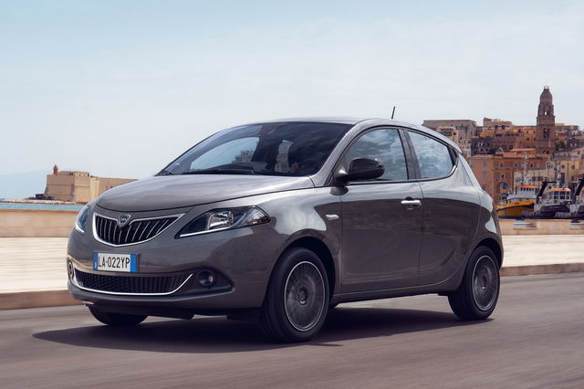 lancia ypsilon model year 2024 01