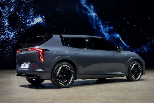 kia ev4 hatchback baseline yuka steel grey ext event static highres 002