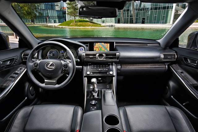 Lexus IS 300h