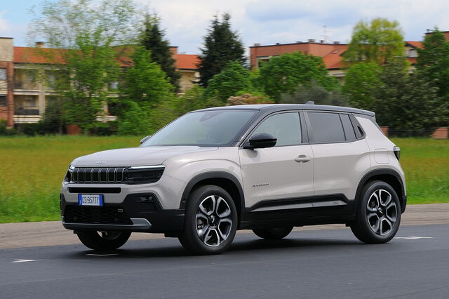 jeep avenger 12 ehybrid prova 2024 06