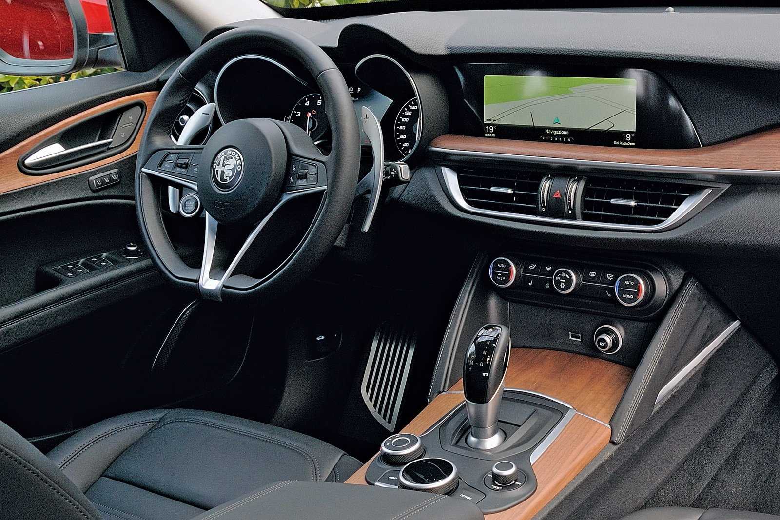 Foto Alfa Romeo Stelvio Arrivano I Motori Base