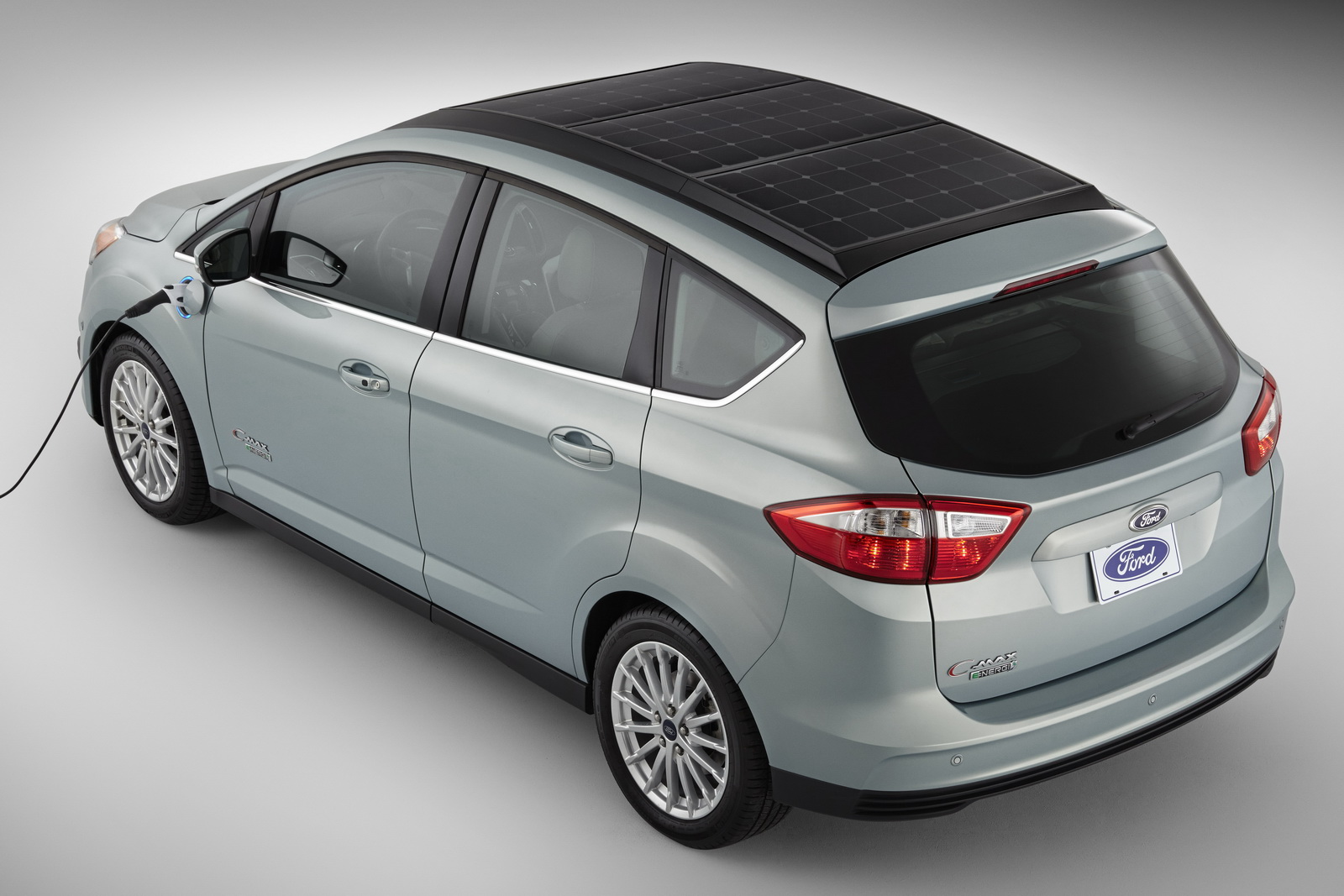 Una Ford C Max Con Pannelli Solari