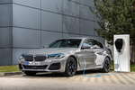 BMW 545e: l'ibrida per chi va di corsa - Vai alla galleria