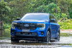 Ford Everest: resta dura e pura - Vai alla galleria