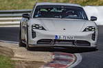 Porsche Taycan: nuovo record al Nürburgring - Vai alla galleria
