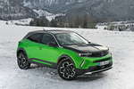 Opel Mokka-e: qualche ritocco e l’autonomia cresce - Vai alla galleria
