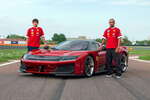 I piloti della Ferrari provano la F80 - Vai alla galleria