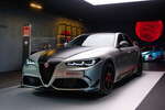 Vento in poppa per l'Alfa Romeo Giulia: la Quadrifoglio si veste da Luna Rossa - Vai alla galleria