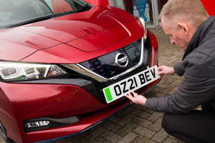 auto targa estera in Italia le regole da seguire