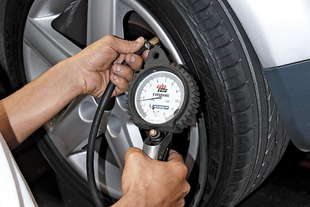 come controllare pressione delle gomme e qual e quella giusta
