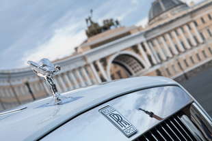 rolls royce suv