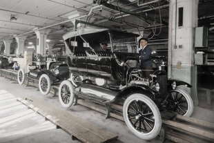 ford festeggia 100 anni catena montaggio