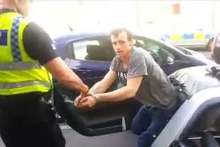 il ladro d auto arrestato dai vicini