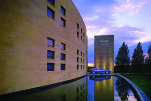 aston martin 25 milioni gaydon