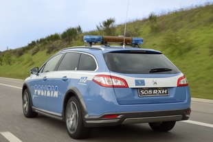 medici al fianco della polizia test antidroga