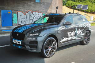 jaguar f pace eccola al tour de france