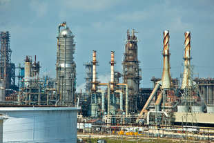 petrolio italia un 2016 nero