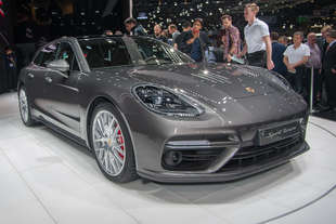 porsche panamera sport turismo caratteristiche
