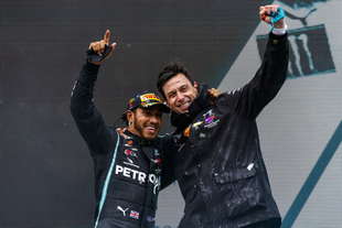 hamilton nel 2021 rinnovo mercedes