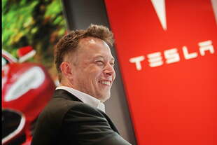 tesla maxi premio 30 miliardi elon musk