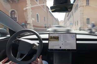 tesla model 3 guida autonoma roma
