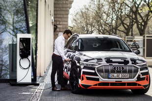 audi e tron 2018 ricarica domestica