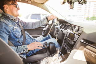 comandi vocali automobili disabili