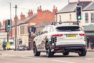 jaguar land rover comunicare strada marcia piu sicura