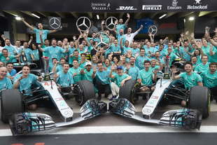formula 1 mercedes festeggia il doppio titolo 2018