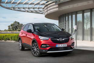 opel grandland x hybrid4 ibrida