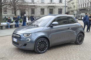 fiat nuova 500e debutta milano