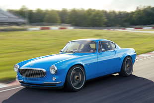 volvo p1800 cyan restomod