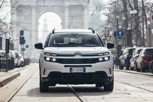 citroen c5 aircross hybrid plug prime impressioni guida