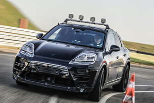 nuova porsche macan 2023 iniziano test