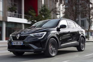 renault arkana arriva ibrida e tech 145