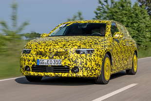 nuova opel astra 2022 guida dei prototipi