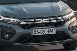 arrivano le dacia con il nuovo logo