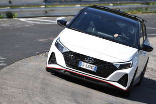 La Hyundai i20 N al Nürburgring - Vai al video