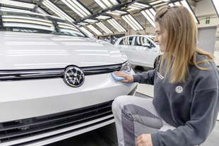 volkswagen dal 2033 solo auto elettriche