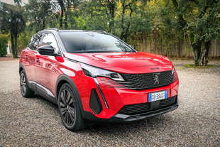 peugeot 3008 plug in 180 cv