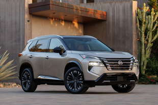 nissan rogue 2024 x trail restyling debutta negli usa