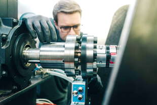 bmw partono test strada dei motori nei mozzi delle ruote