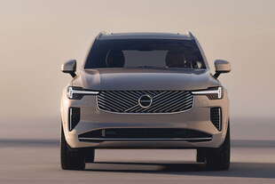 volvo xc90 2025 restyling caratteristiche immagini