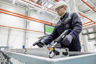 mercedes inaugura nuova fabbrica riciclare batterie