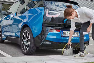 ricarica delle auto elettriche da marciapiede